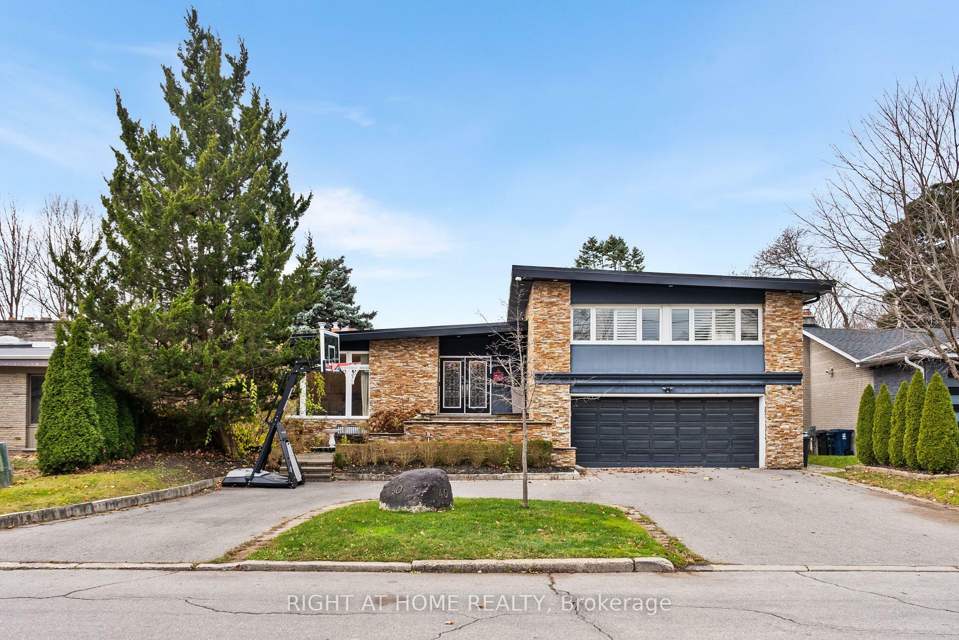 Photo de la propriété: 40 Heathview Avenue ON M2K 2C1