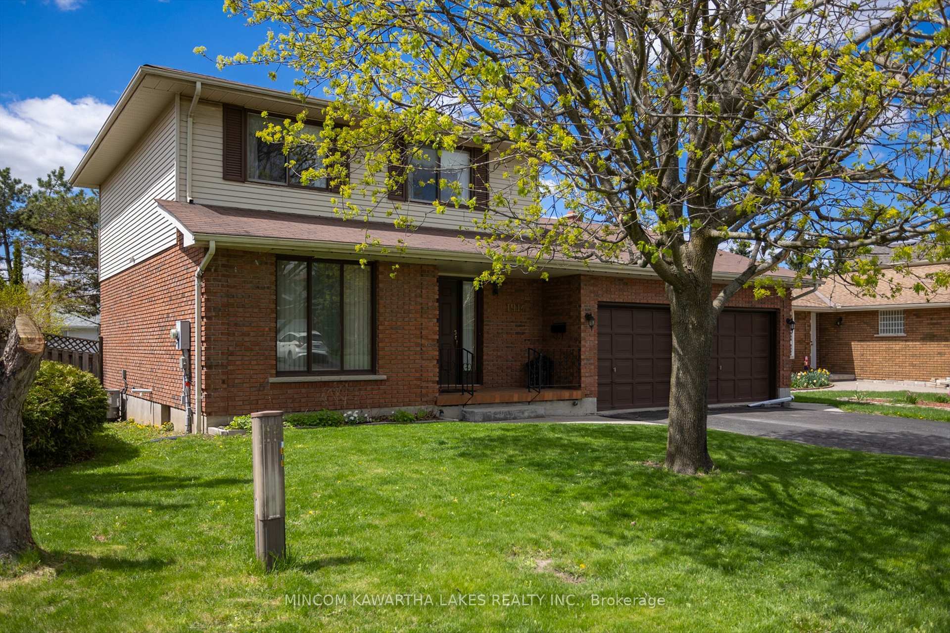 Property Photo: 1914 Parkwood Circle ON K9J 8C6