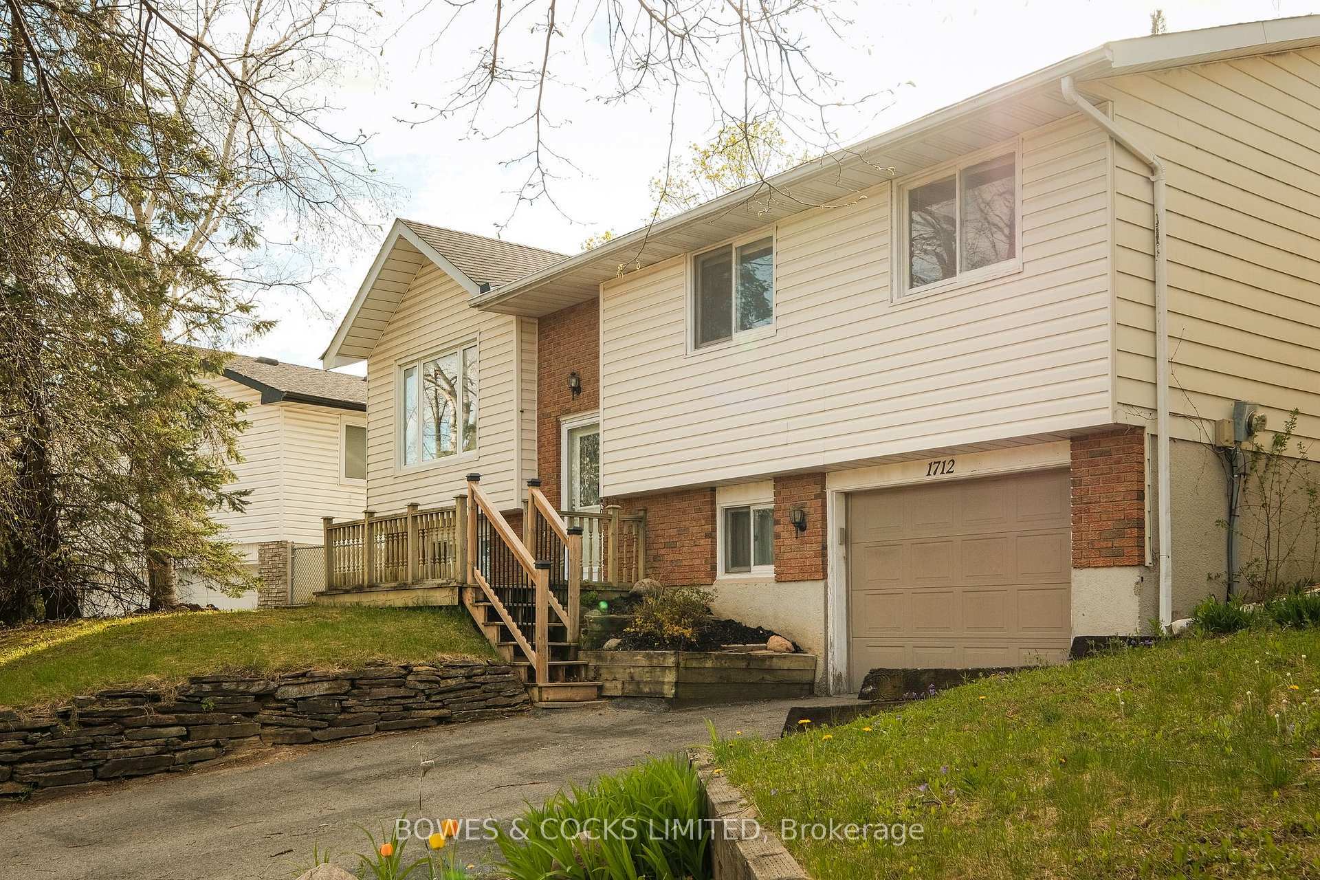 Property Photo: 1712 Redwood Drive ON K9K 1M3