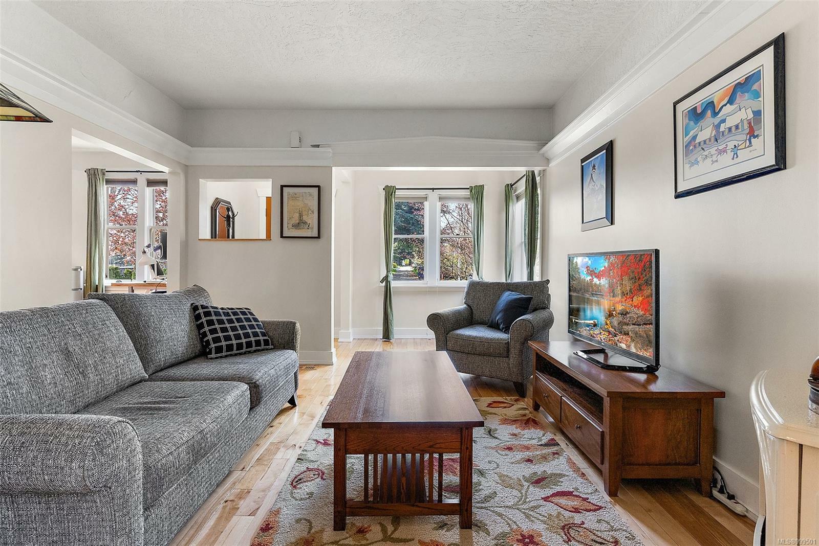 Property Photo: 212 Simcoe St BC V8V 1K7