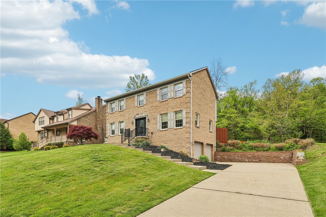 Property Photo: 1237 Oakwood Drive PA 15025