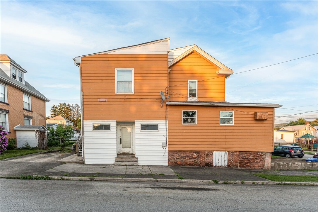 Property Photo: 302 E Washington Ave PA 15425