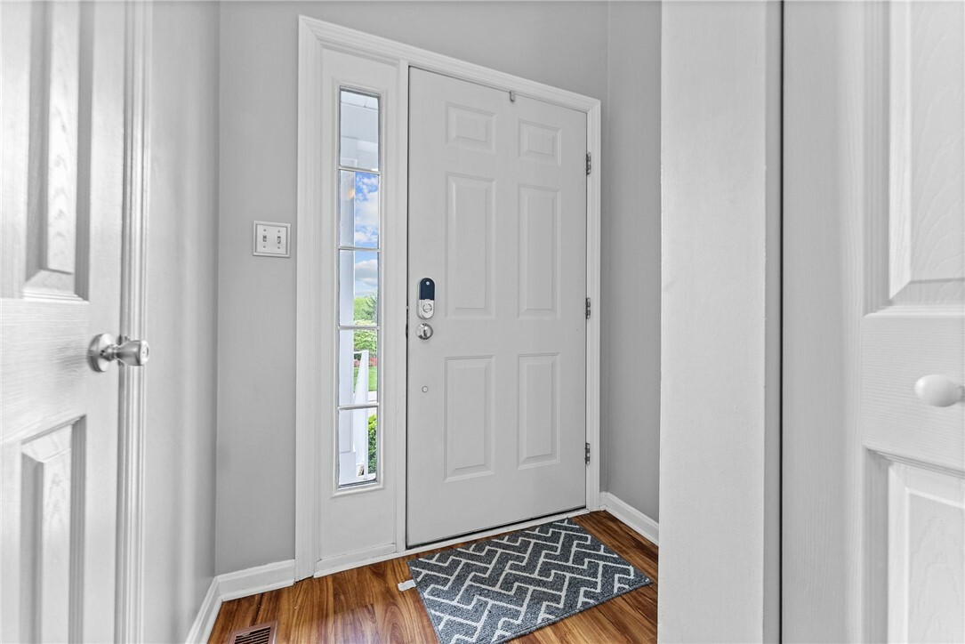 Property Photo:  159 Oakbrook Cir  PA 15220 