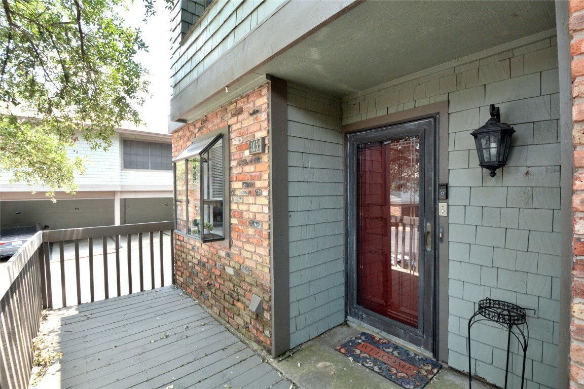 Property Photo: 7122 Woodhollow Drive 105 TX 78731