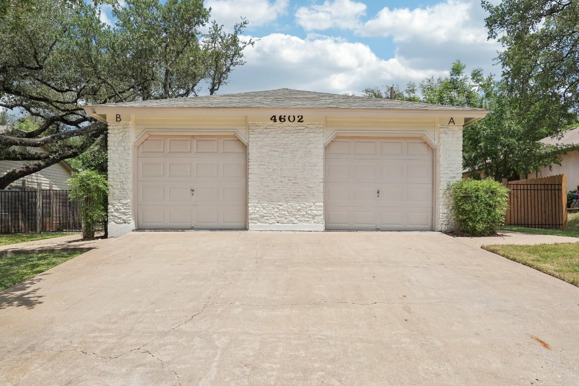 Property Photo: 4602 Brown Bark Place TX 78727