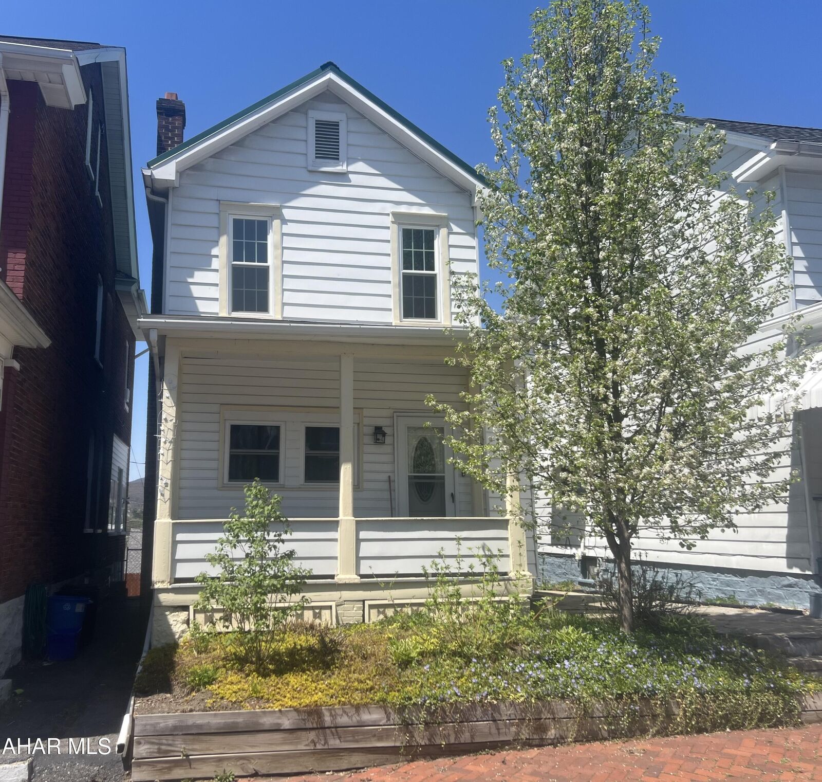 Property Photo:  2110 2nd Avenue  PA 16602 