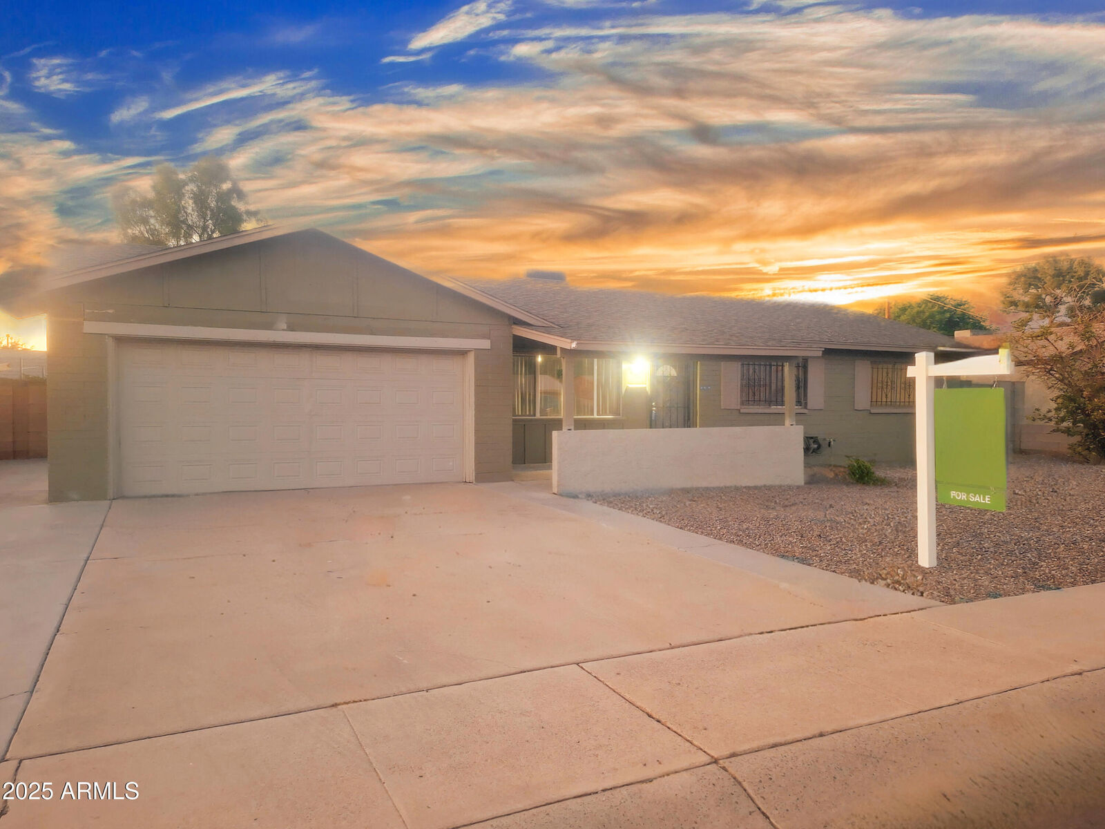 Property Photo: 4004 W Myrtle Avenue AZ 85051