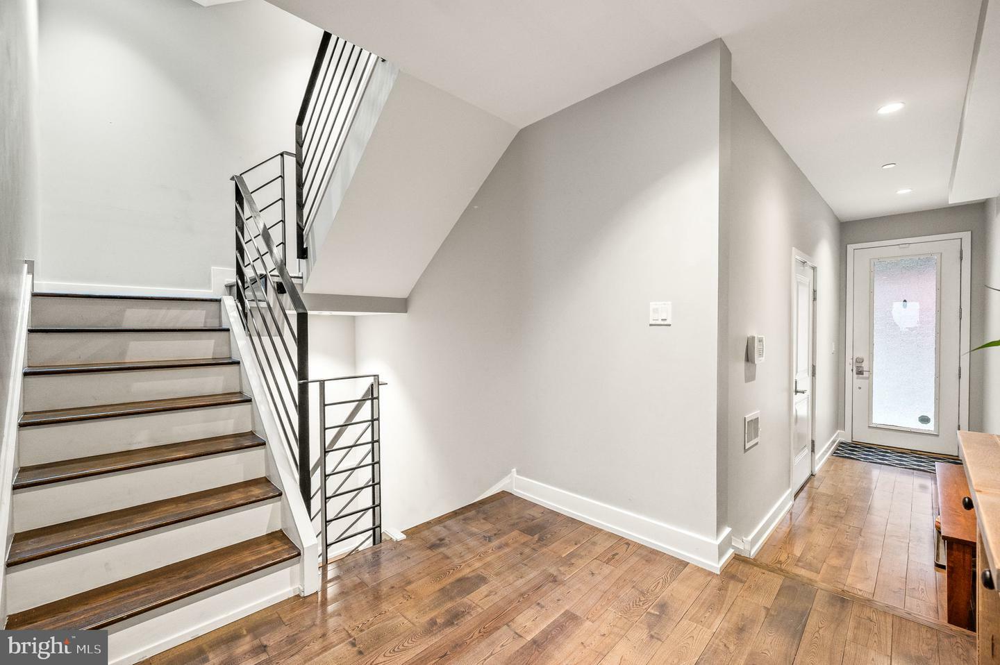 Property Photo: 307 Reed Street 9 C PA 19147