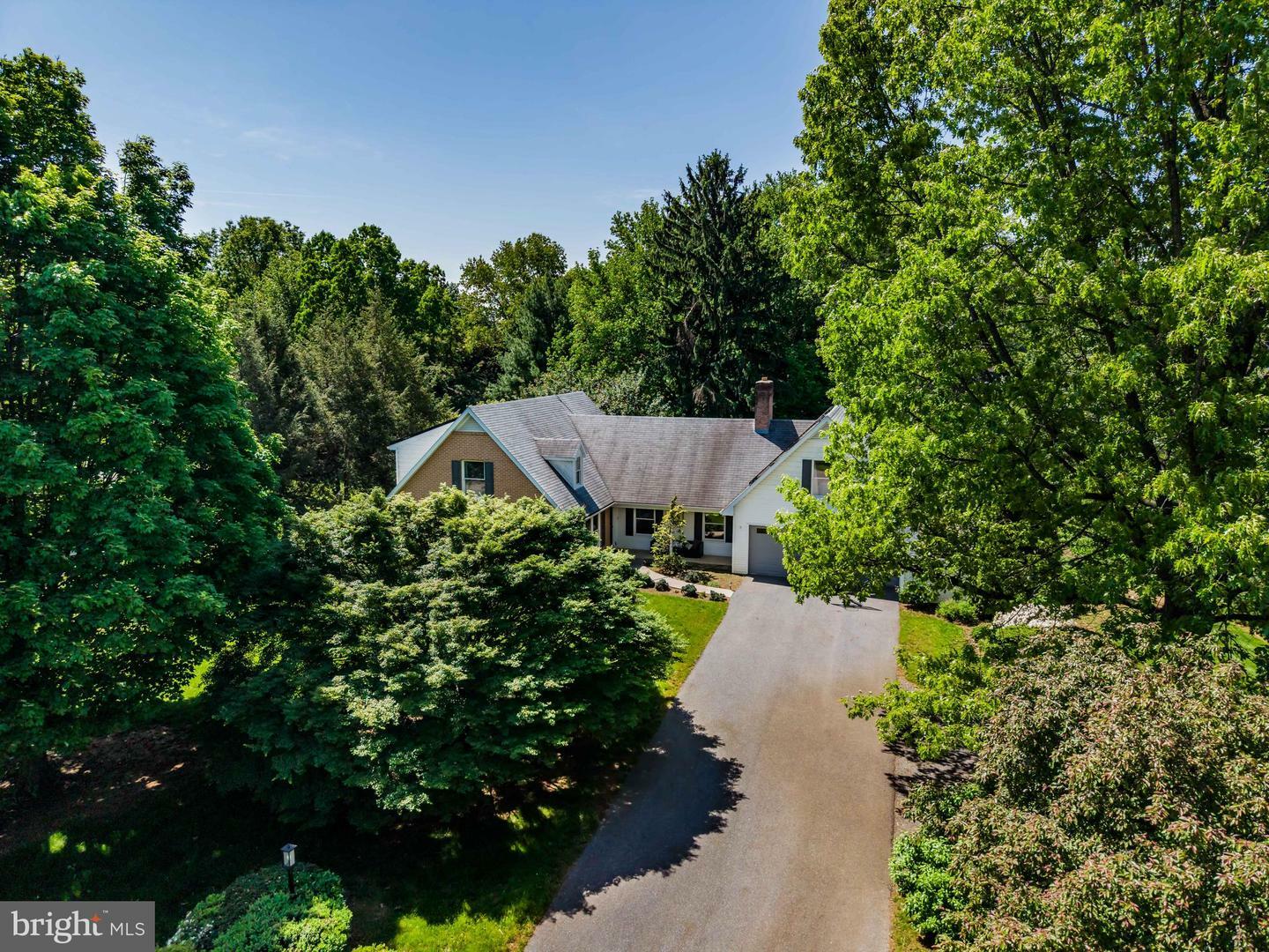 Property Photo: 3 Stonehedge Way PA 17015