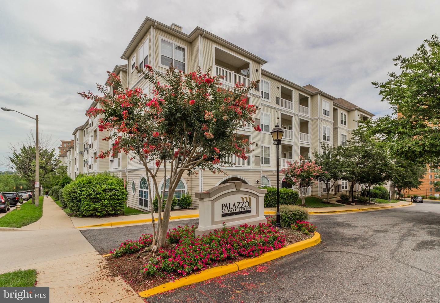 Property Photo: 4561 Strutfield Lane 3108 VA 22311