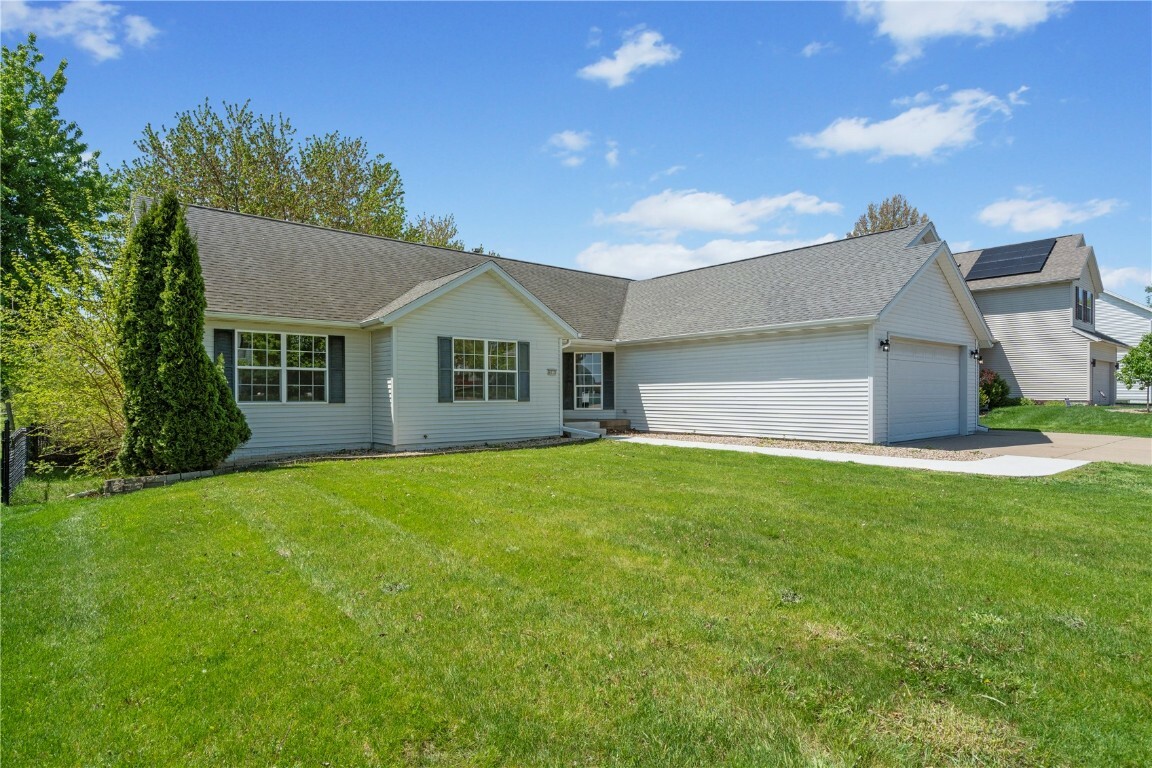 Property Photo: 4035 Willowbrook Dr IA 52302