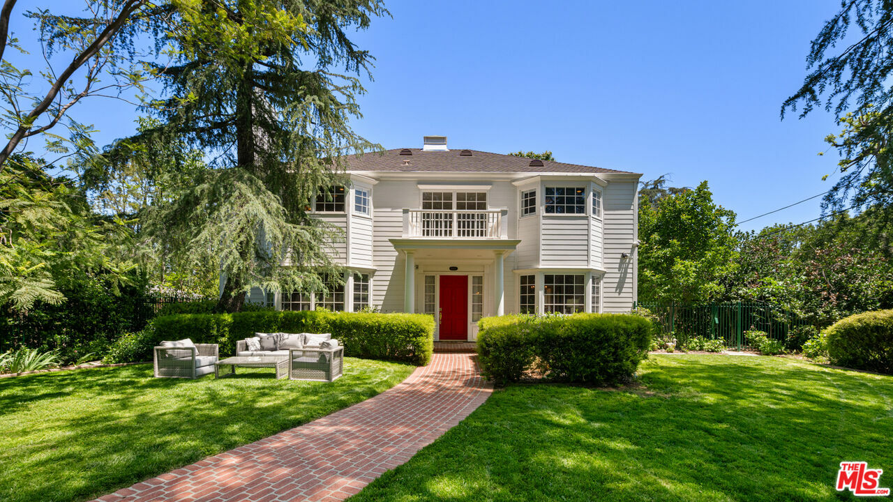 Property Photo: 5404 Topeka Dr CA 91356