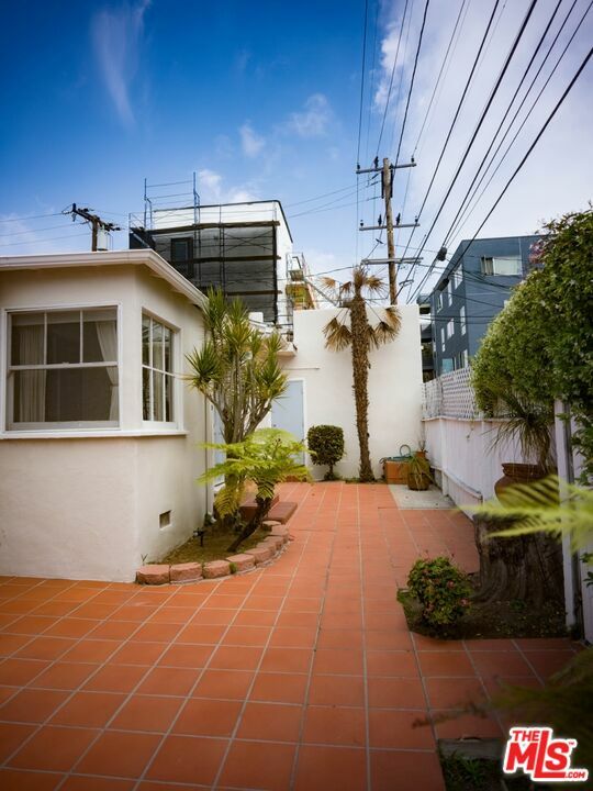 Property Photo: 1341 Stanford St CA 90404