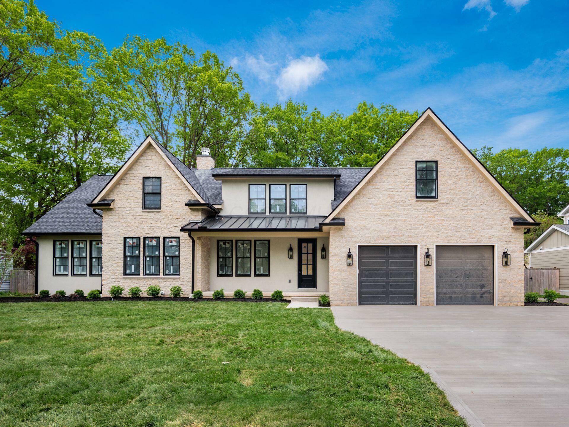 Property Photo: 2355 Farleigh Road OH 43221