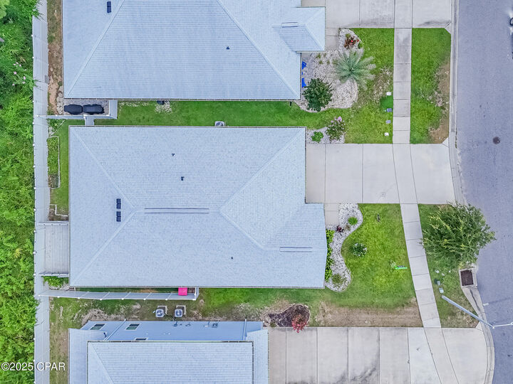 Property Photo: 102 Moonraker Circle FL 32407