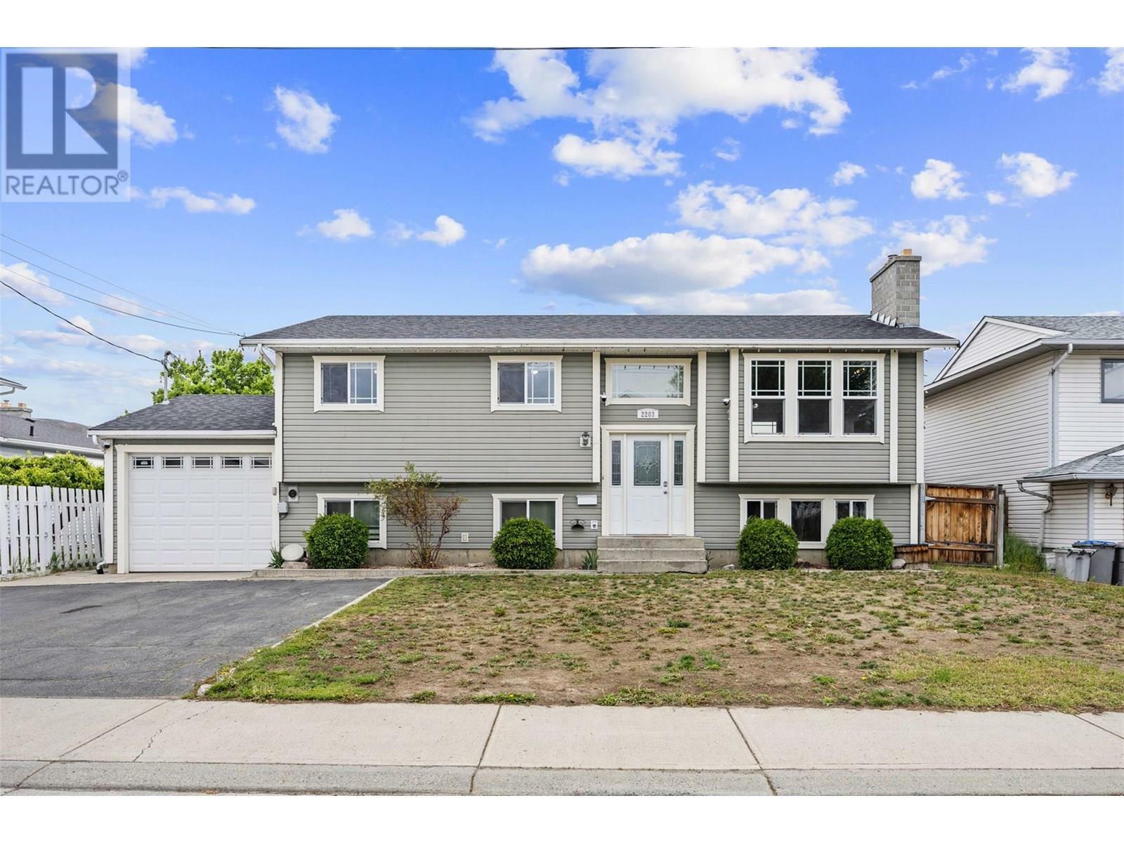 2203 Bossert Avenue  Kamloops BC V2B 8H6 photo