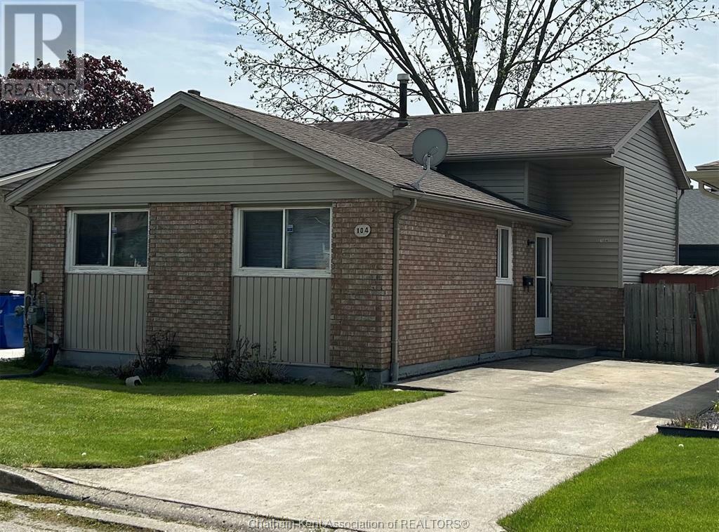 Property Photo: 104 Randolph Crescent ON N7L 5Y1