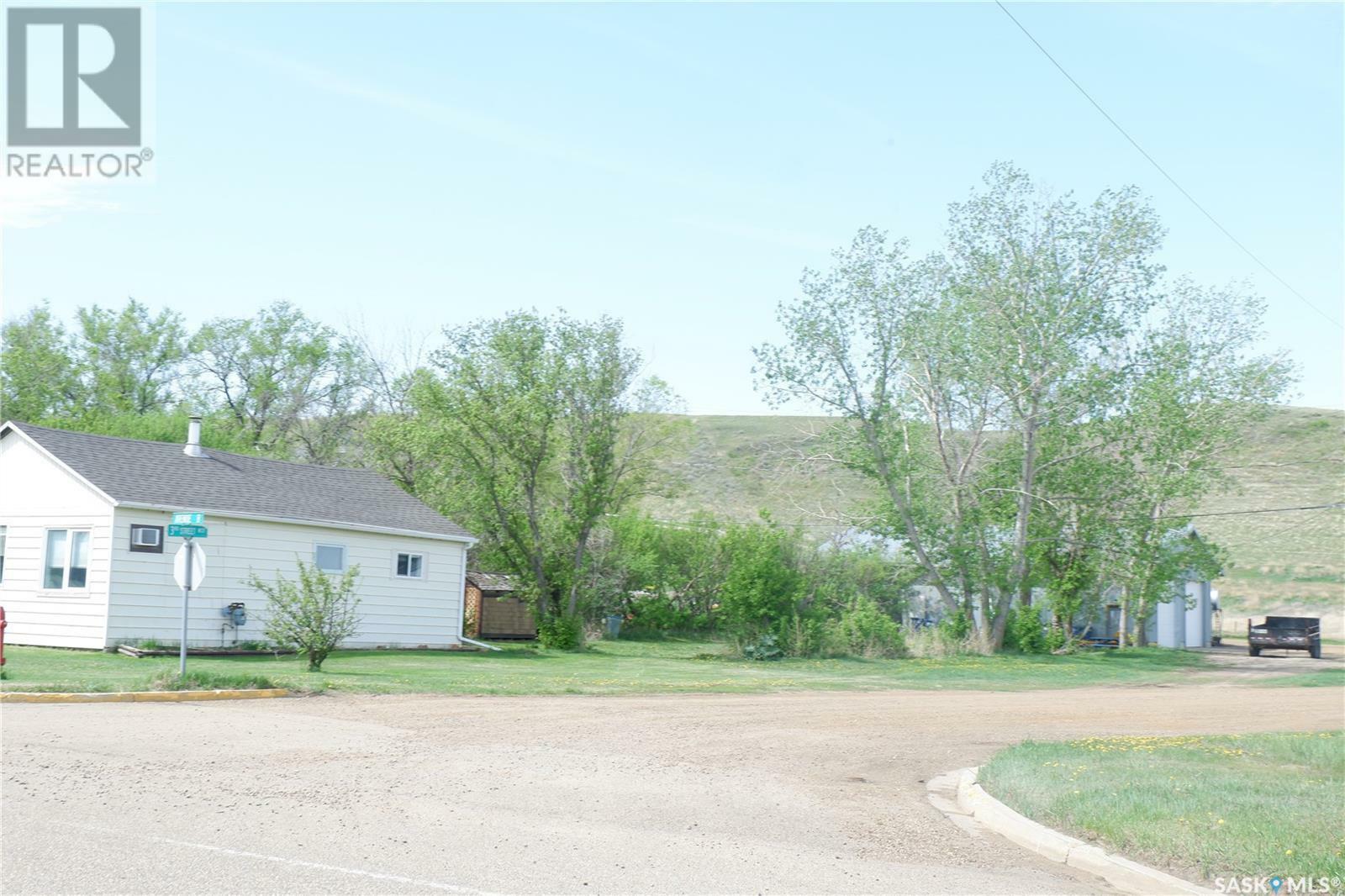 Property Photo: 11 B Avenue SK S0H 4K0