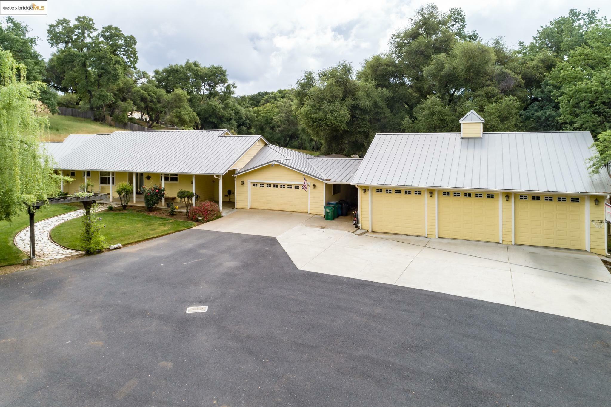 Property Photo: 22979 Parrotts Ferry Rd CA 95310
