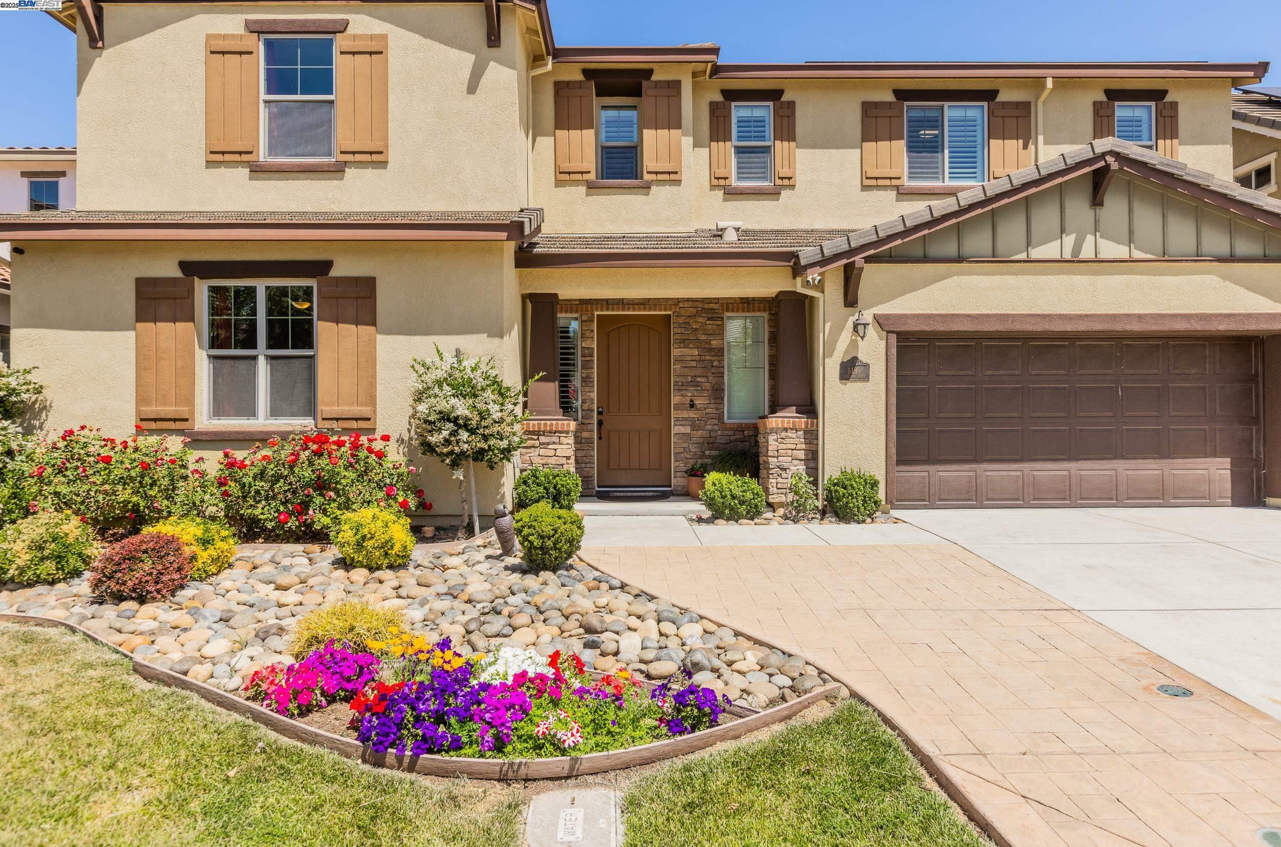 Property Photo: 1499 Crystal Dr CA 95330