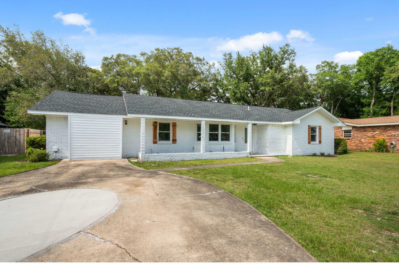 Property Photo: 1411 28th Street FL 32578