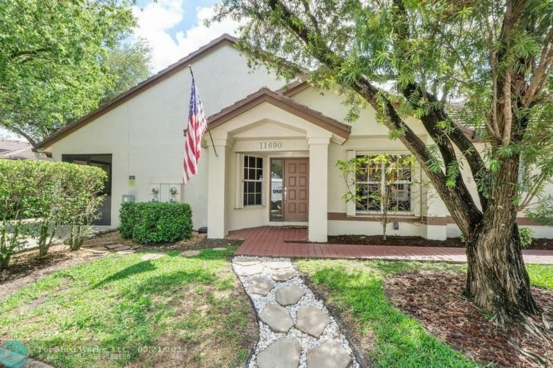 Property Photo: 11690 NW 19th Dr 11690 FL 33071