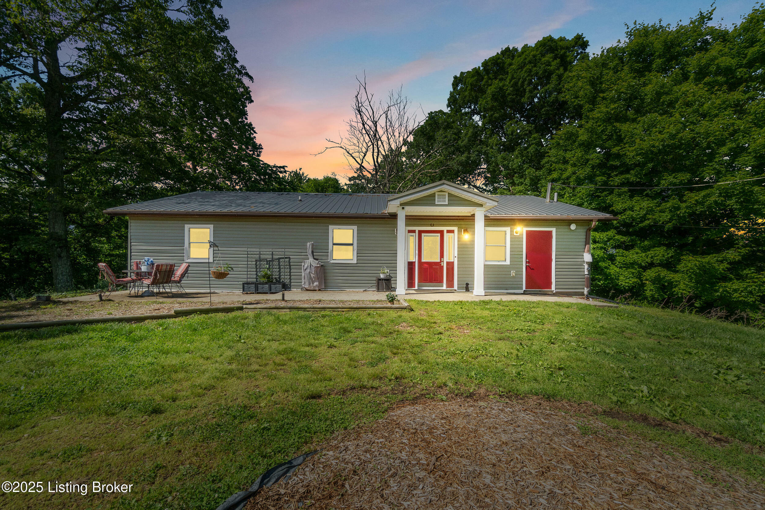 Property Photo: 275 Cardinal Rd KY 40165