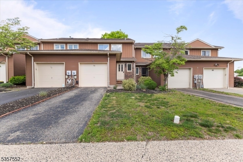70 Canterberry Cir  Raritan Twp. NJ 08822 photo