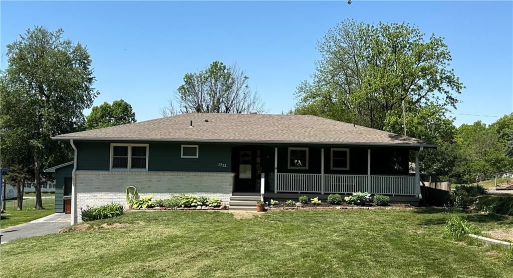 Property Photo:  1712 S 40th Street  MO 64507 