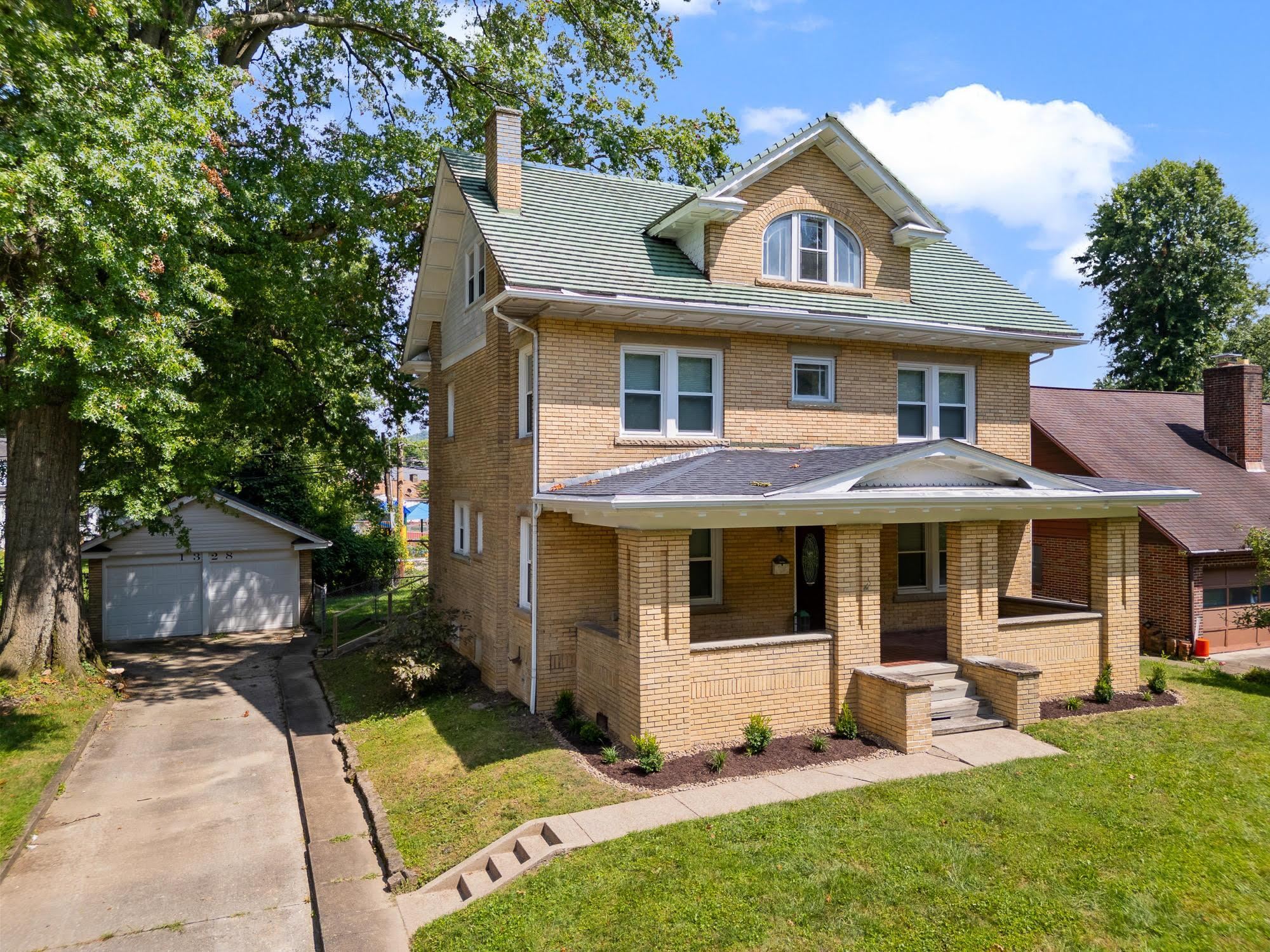 Property Photo: 1328 Enslow Blvd WV 25701