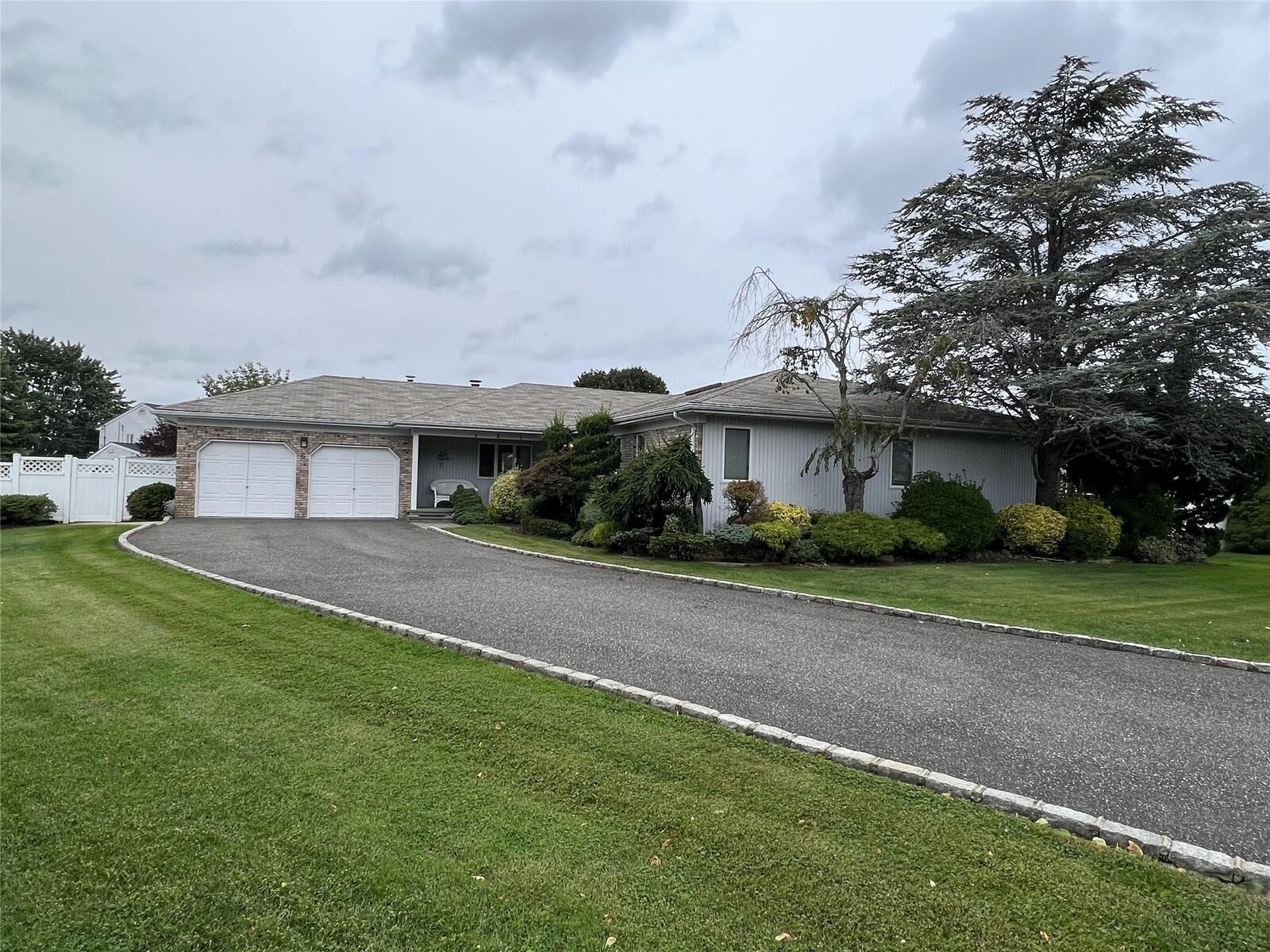 Property Photo:  6 Seabreeze Lane  NY 11795 