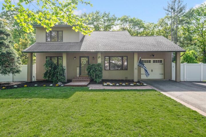 15 Patricia Lane  South Setauket NY 11720 photo