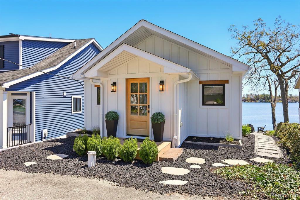 807 Pine Tree Road  Lake Orion MI 48362 2559 photo