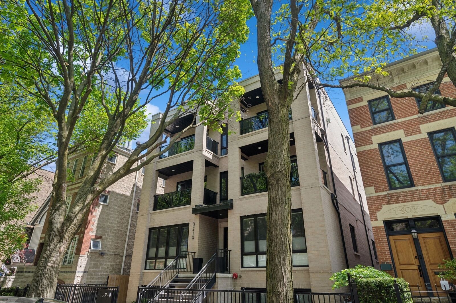 Property Photo:  3219 N Seminary Avenue 3N  IL 60657 