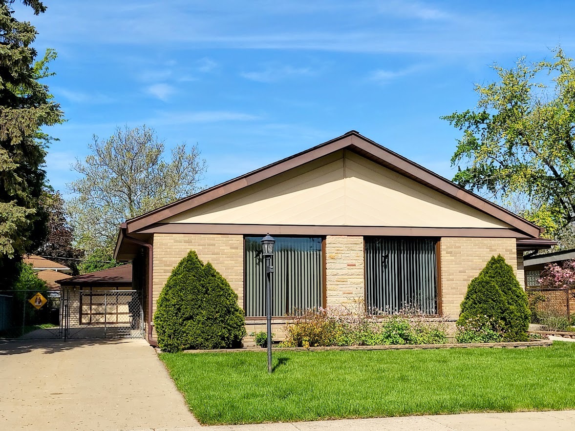 Property Photo: 2448 Hawthorne Avenue IL 60154