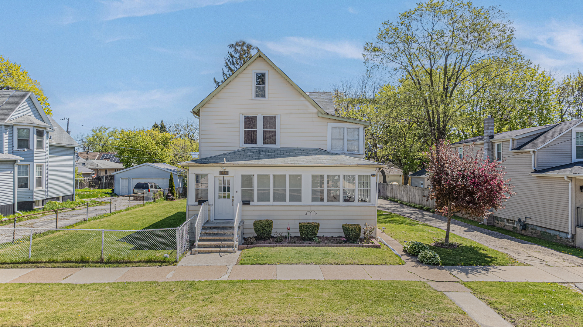 Property Photo: 619 N Jackson Street IL 60085