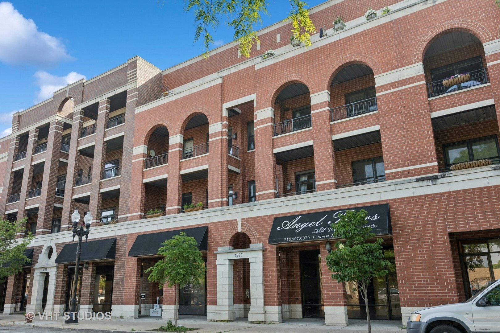 4727 N Clark Street 2S  Chicago IL 60640 photo