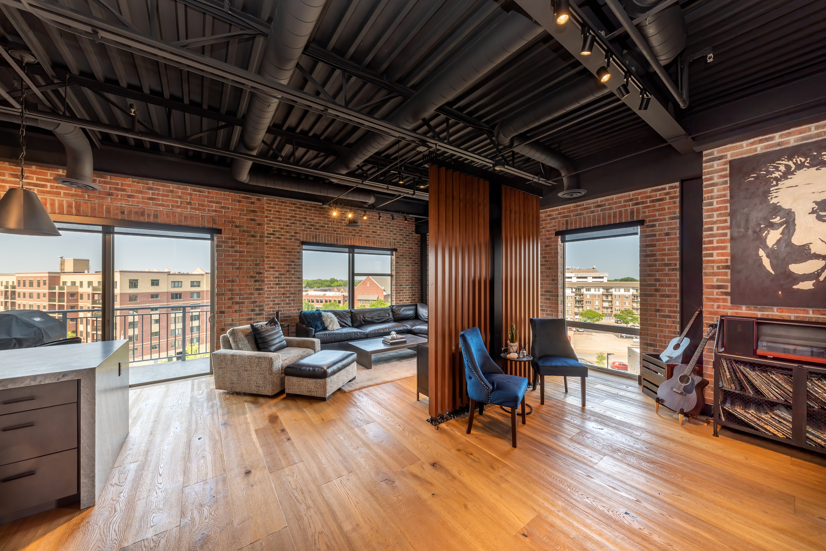 Property Photo: 20 W Northwest Highway 613 IL 60056