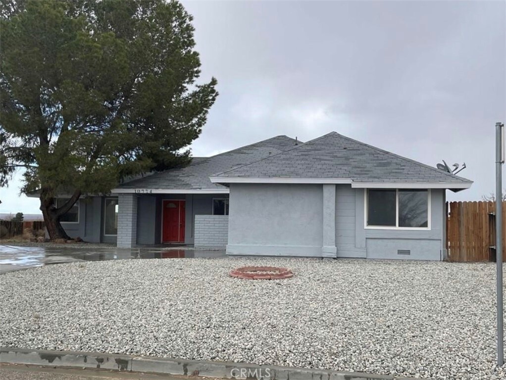 Property Photo: 10724 Crab Apple CA 93505