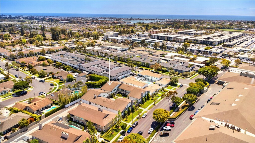 Property Photo: 1100 Rutland Road 12 CA 92660