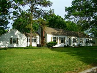 Property Photo: 924 Robert Place MO 63122