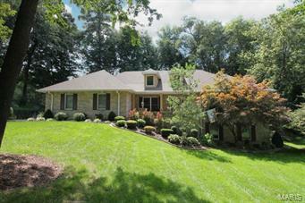 Property Photo: 13 Huntington Forest Drive MO 63301