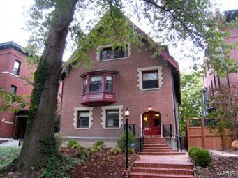 Property Photo: 17 Lenox Place MO 63108