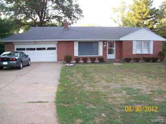 Property Photo: 1401 Thatcher Avenue MO 63135