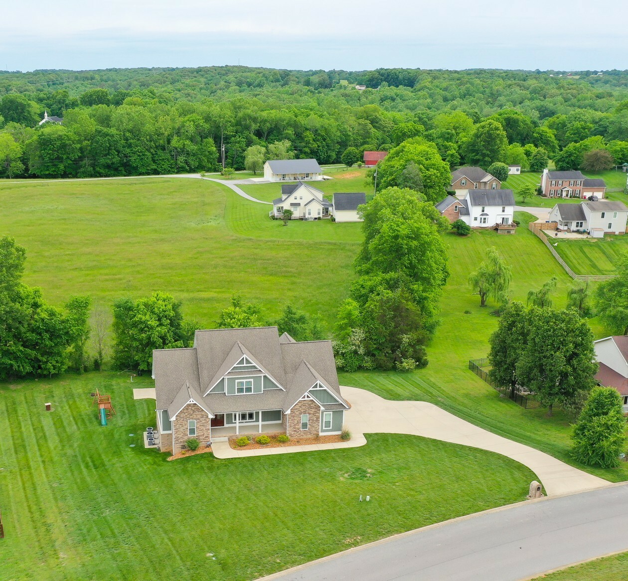 Property Photo: 864 S Ridge Trl TN 37043