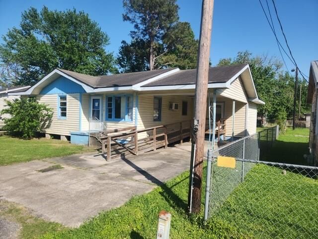 Property Photo:  805 Dr Martin Luther King Drive  LA 70390 