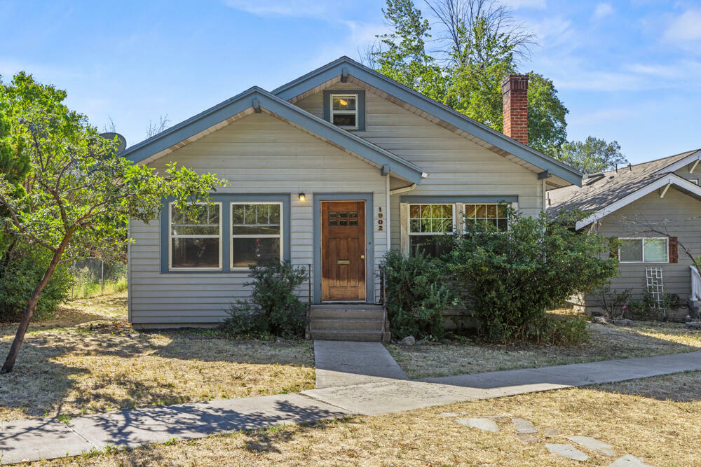 Property Photo: 1902 Esplanade Avenue OR 97601