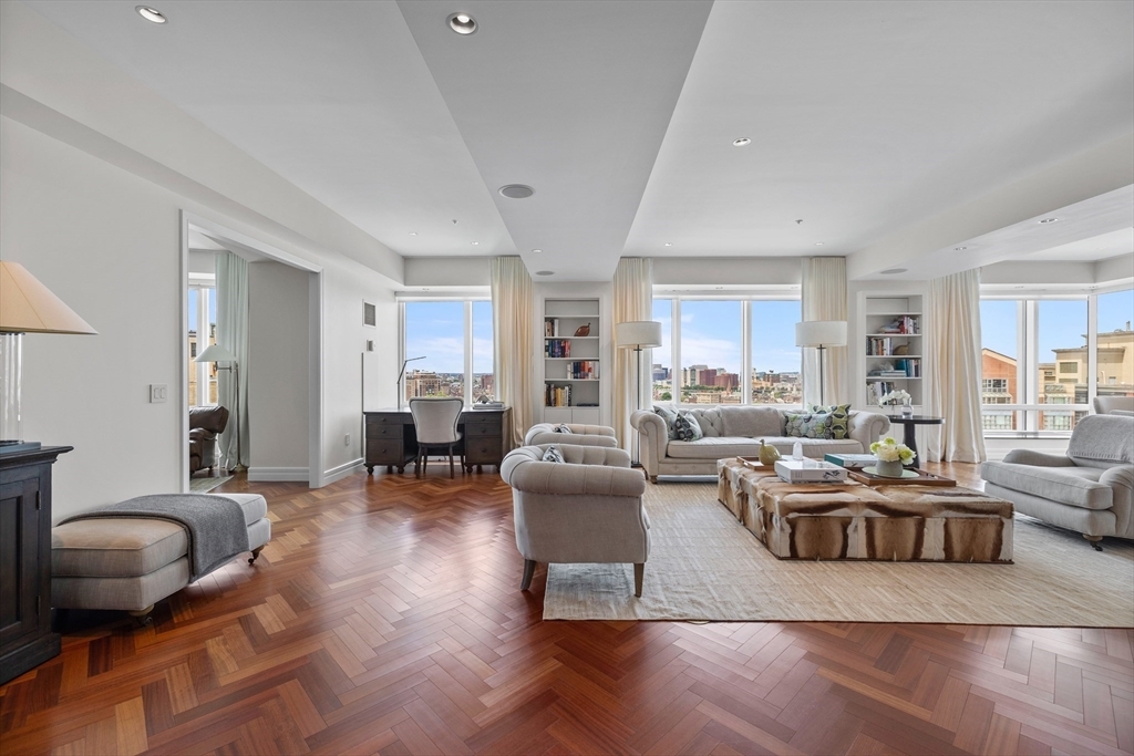 Property Photo: 2 Avery St 19E MA 02111