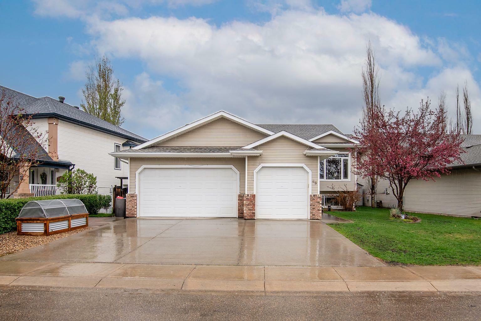 Photo de la propriété: 45 Lagrange Crescent AB T4R 3K4