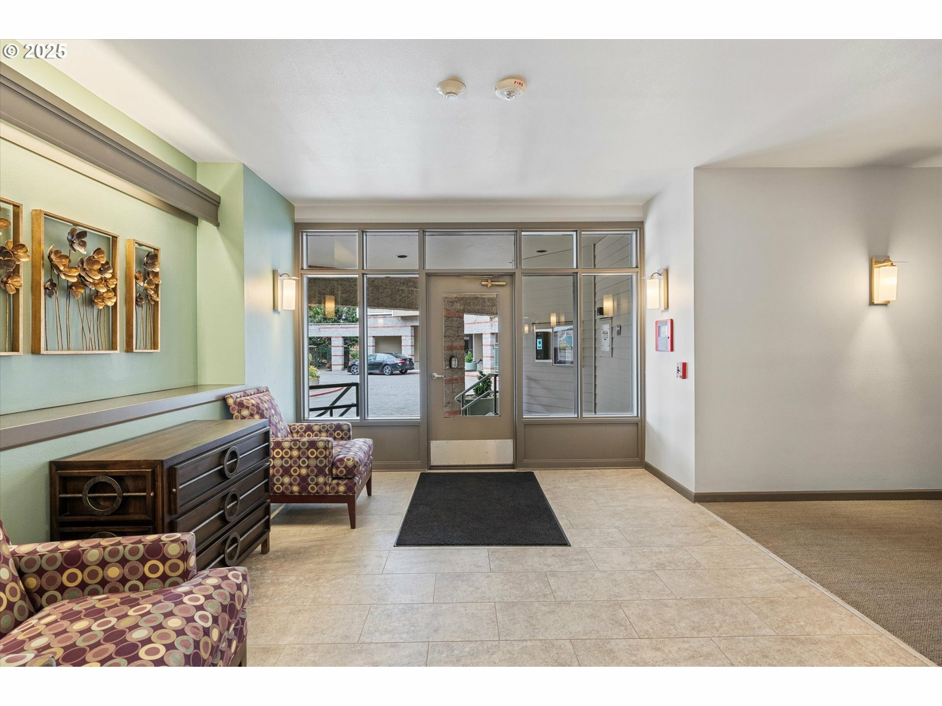 Property Photo: 1710 S Harbor Way 202 OR 97201